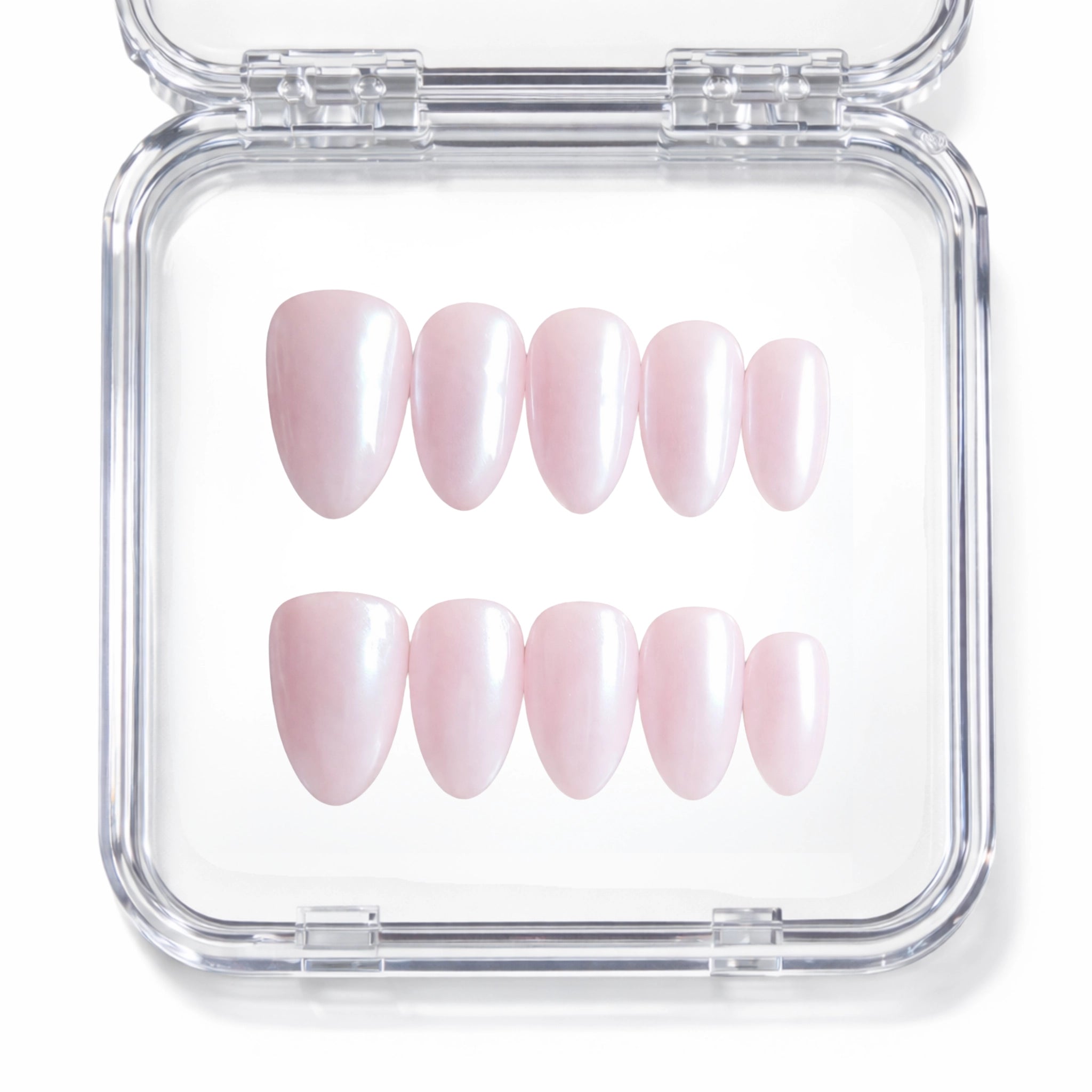Set de 10 faux ongles press-on Hailey rose pâle nacré effet glazed dans leur boîtier — faits main en gel — Mimi Press-On
