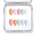 Set de 10 faux ongles press-on Jelly Bean avec reliefs 3D pastel multicolores dans leur boîtier — fleurs spirales et coquillages faits main — Mimi Press-On