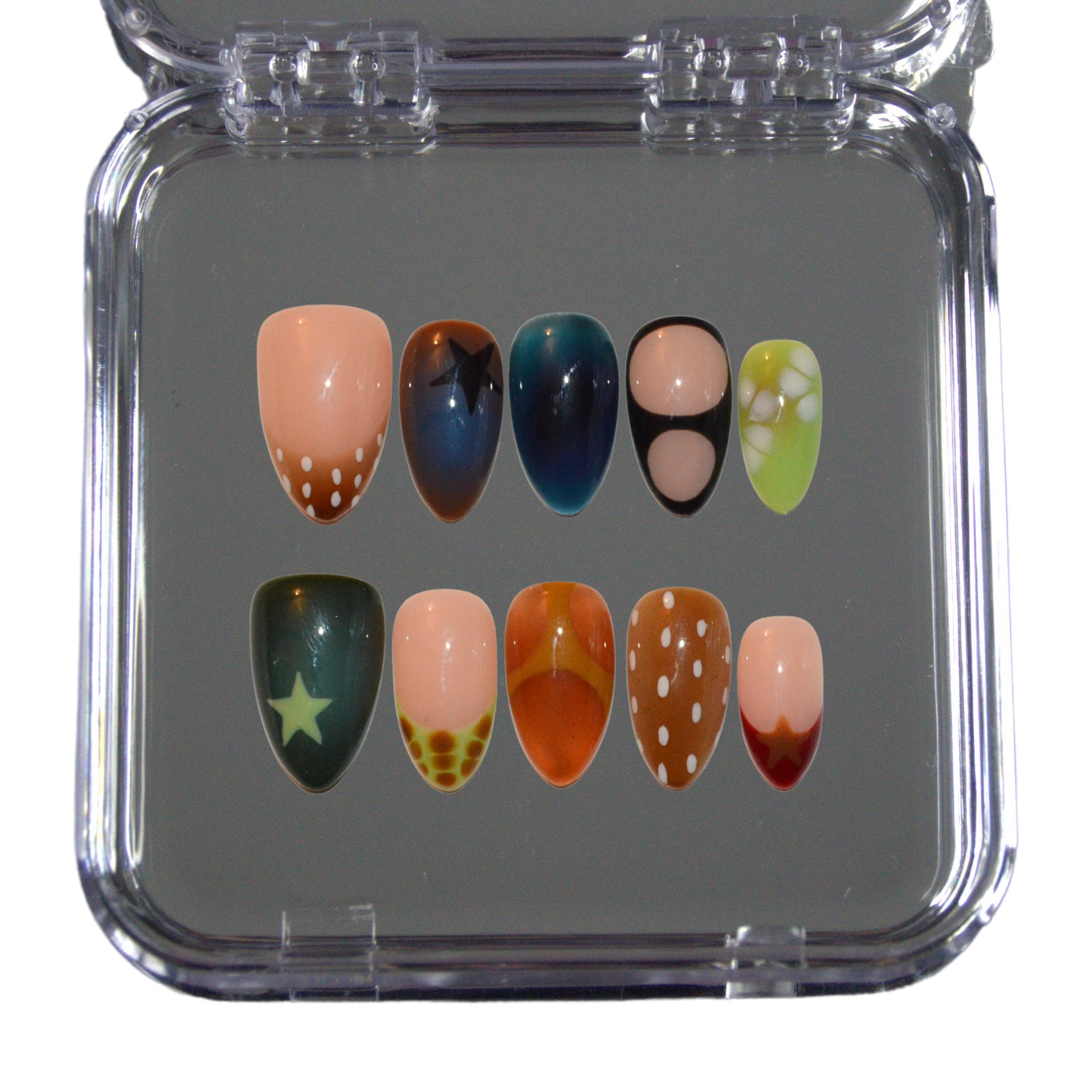 Set Wonderfall dans sa boîte Mimi, press-on nails faits main aux motifs automnaux colorés et graphiques, présentation produit.