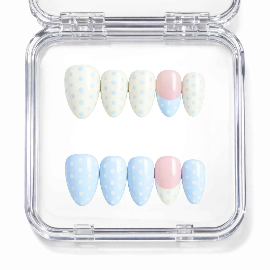 Set de 10 faux ongles press-on Baby Dots à pois pastel bleu crème et rose dans leur boîtier — faits main en gel — Mimi Press-On